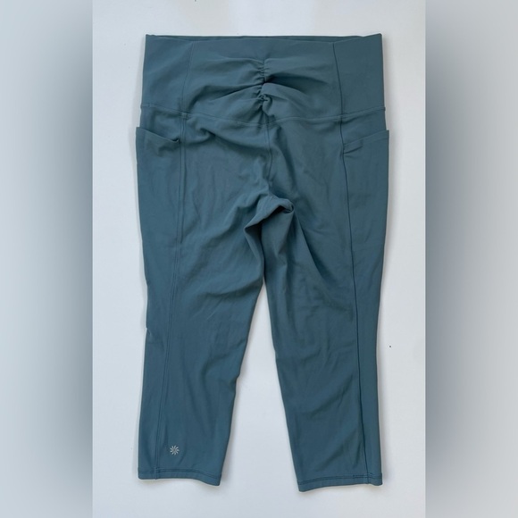 ATHLETA Oxidized Green Salutation Stash High Rise Cinch Capri Legging Size Large - Picture 4 of 13